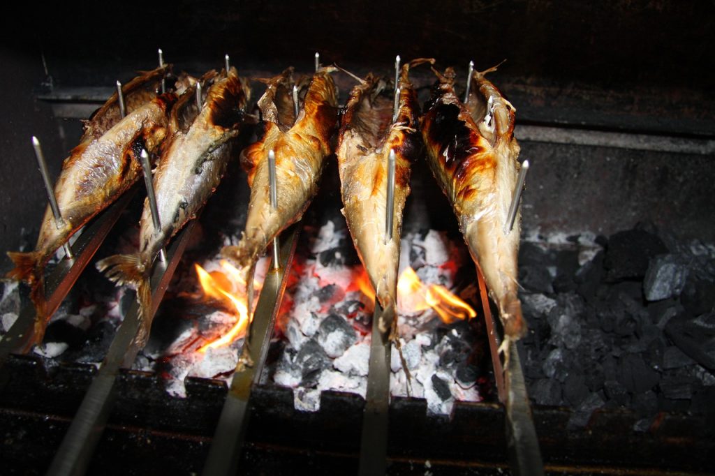 Fisch Großhandel Produkt: Steckerlfisch über Feuer
